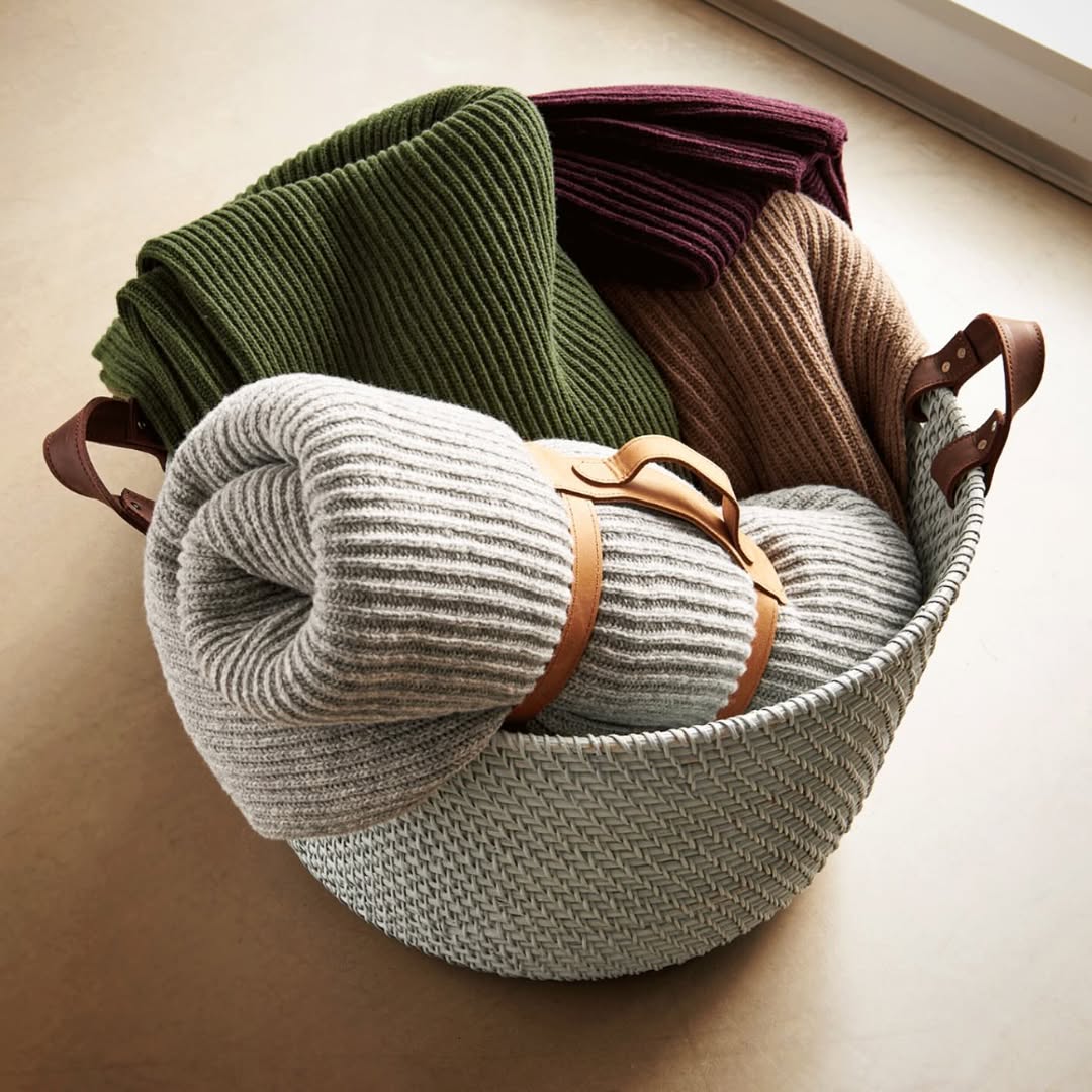 Polo Blanket Holder