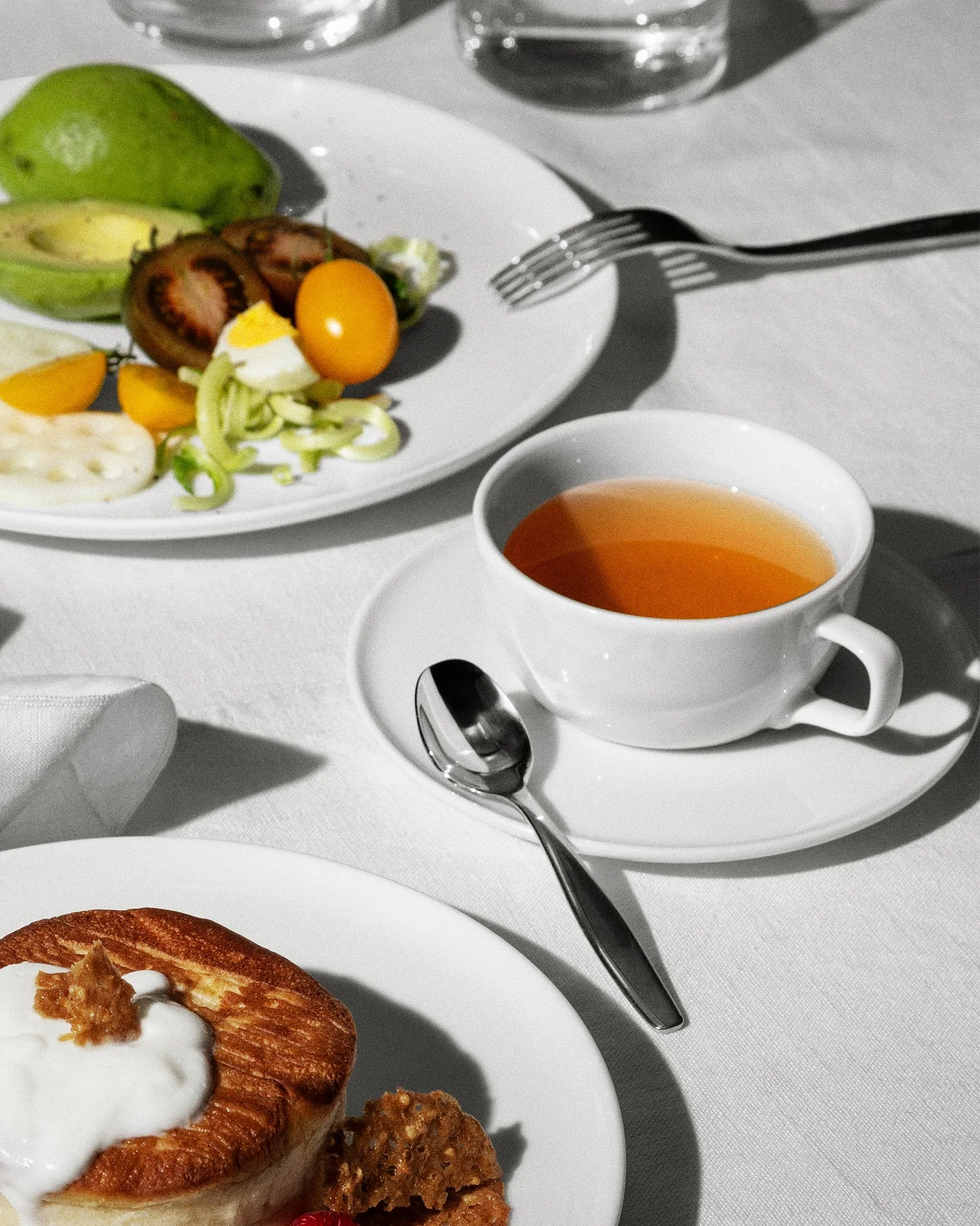 Itsumo. Set aus einer Teetasse mit Untertasse. 4 Stücke