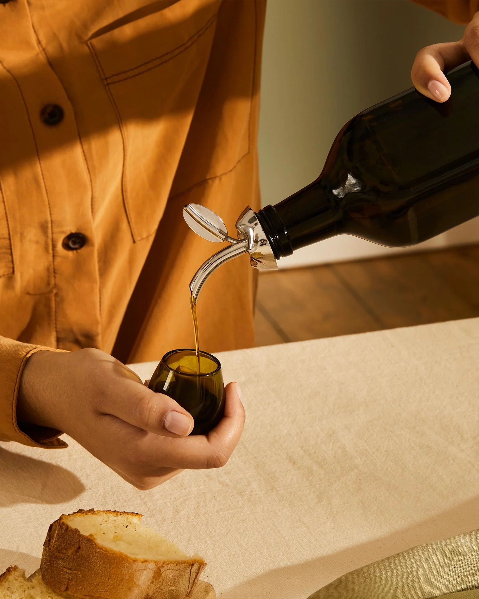 Fior d olio. Olivenölverkoster mit Ausgießer